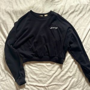 Levi’s cropped crew neck. Never worn. Colour black.